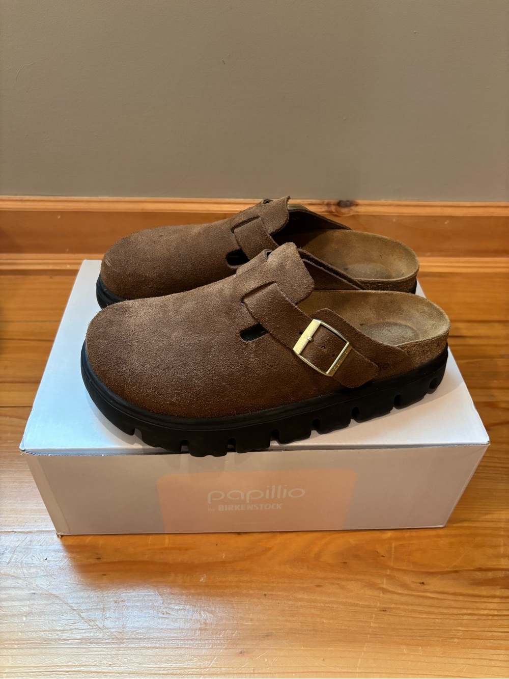 Women’s Size 37 Birkenstock Brown Suede Clog
